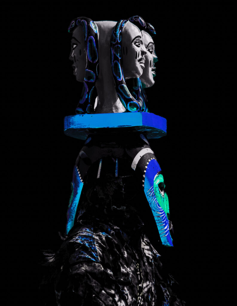 MASQUE BLEU COURONNÉ